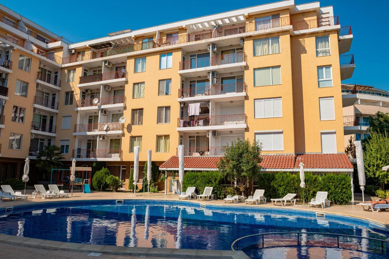 Sunny Day 1 - Menada Apartments Pantai Sunny Bagian luar foto