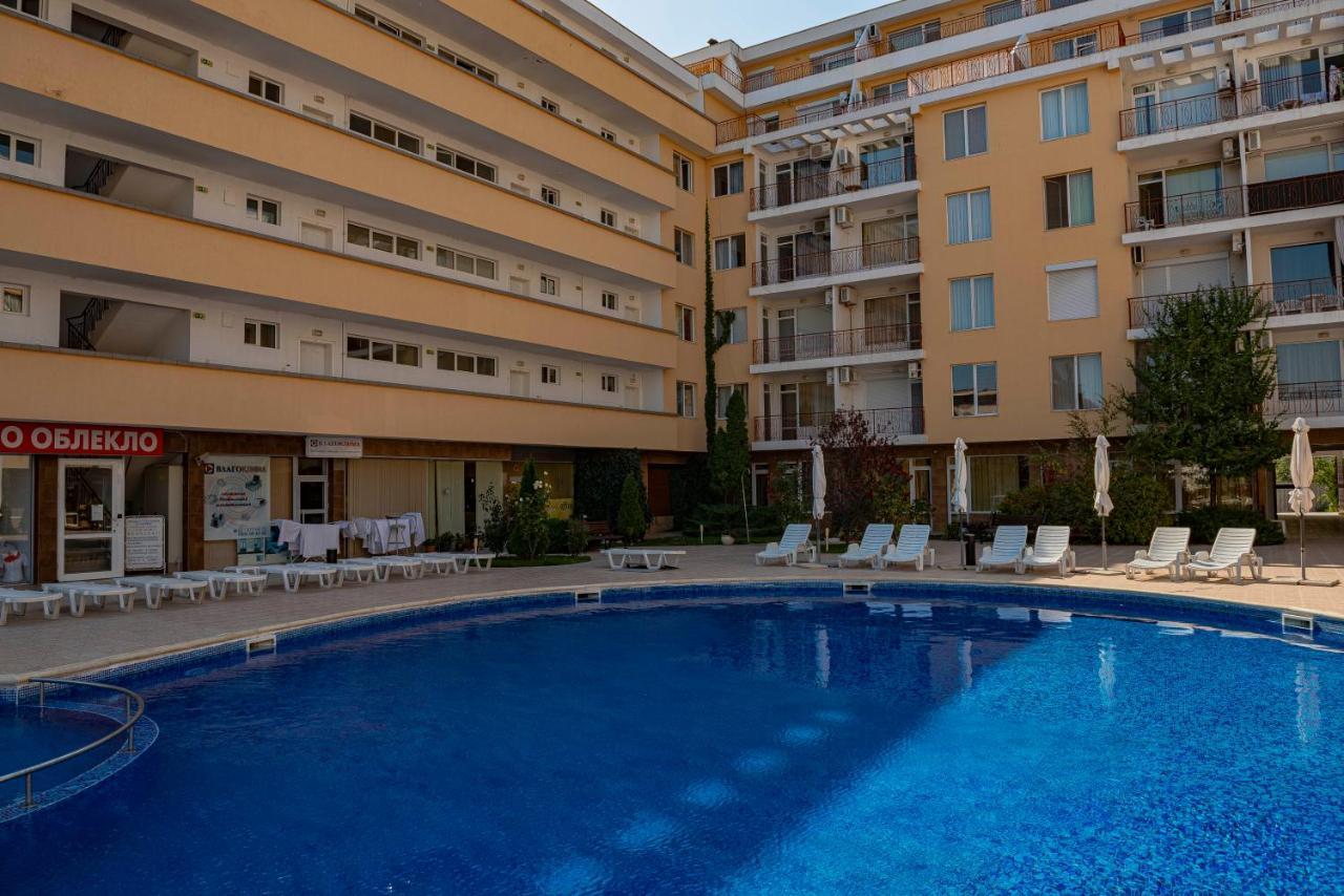 Sunny Day 1 - Menada Apartments Pantai Sunny Bagian luar foto