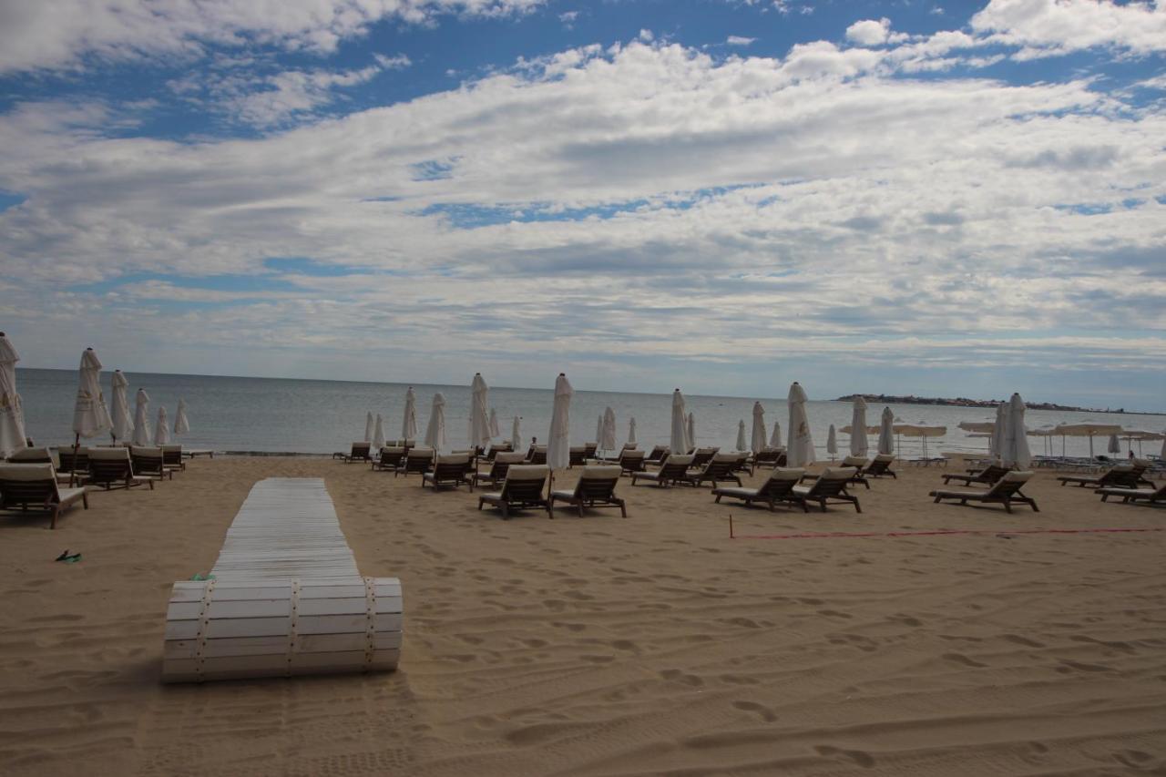 Sunny Day 1 - Menada Apartments Pantai Sunny Bagian luar foto