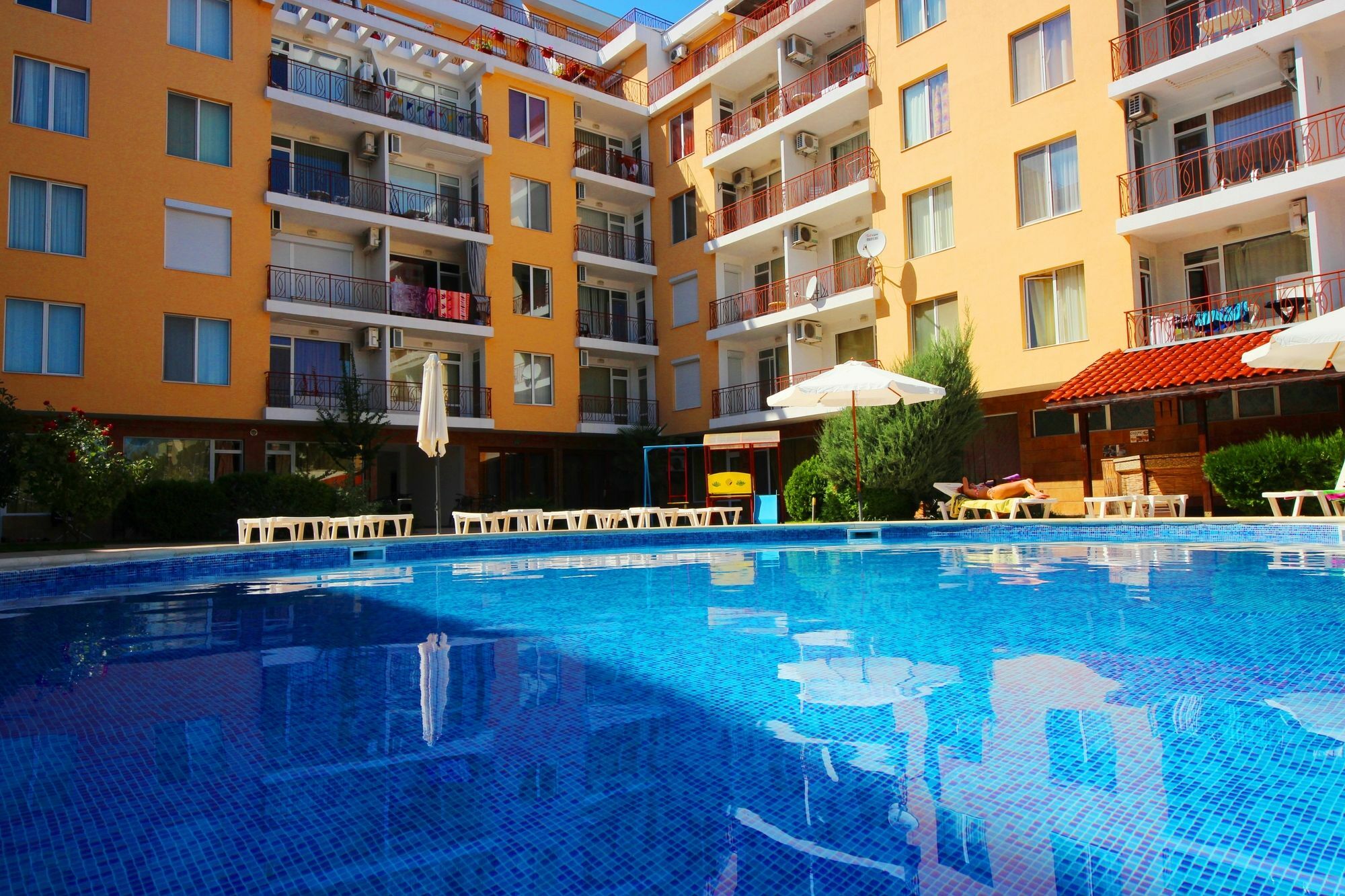 Sunny Day 1 - Menada Apartments Pantai Sunny Bagian luar foto