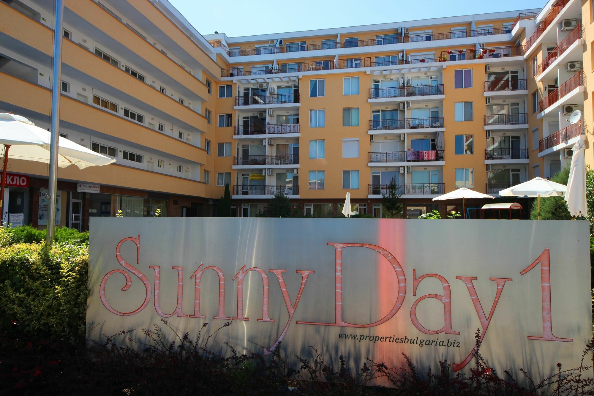Sunny Day 1 - Menada Apartments Pantai Sunny Bagian luar foto