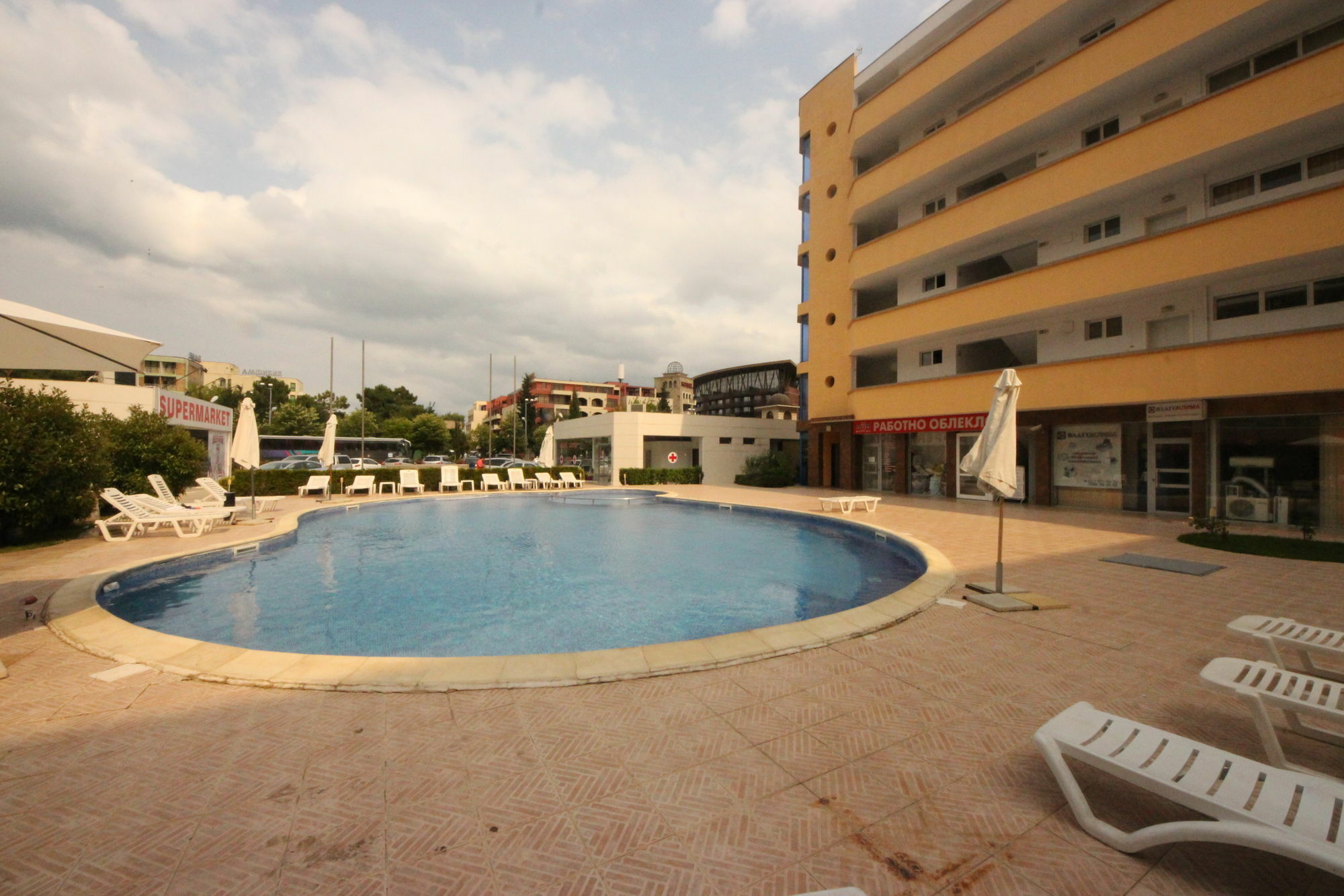 Sunny Day 1 - Menada Apartments Pantai Sunny Bagian luar foto