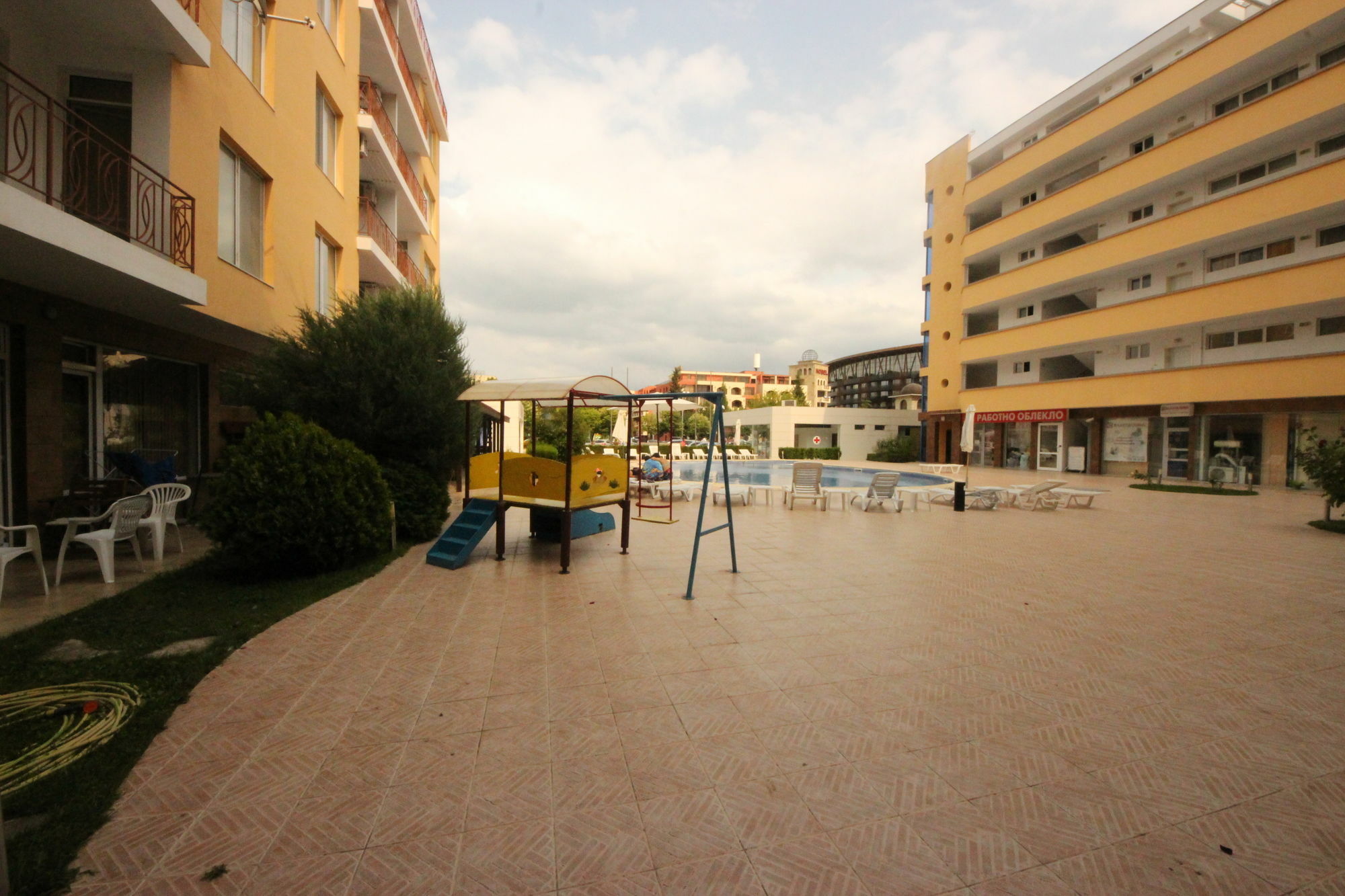 Sunny Day 1 - Menada Apartments Pantai Sunny Bagian luar foto